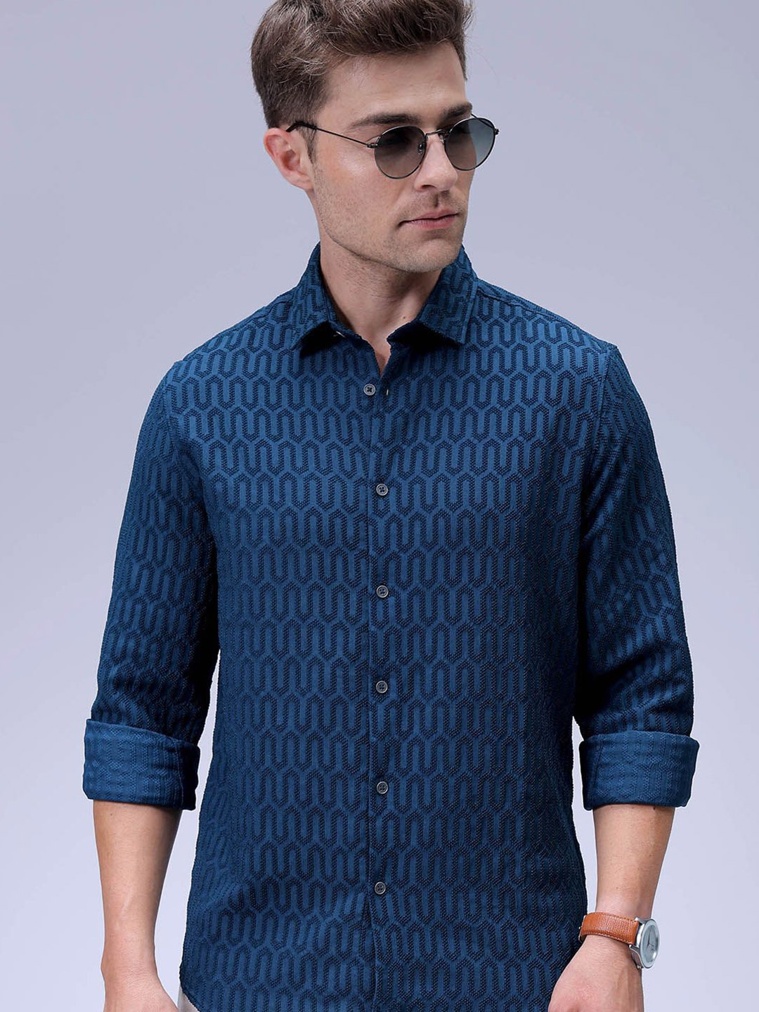 

The Indian Garage Co Men Regular Fit Textured Jacquard Resortwear Shirt, Navy blue