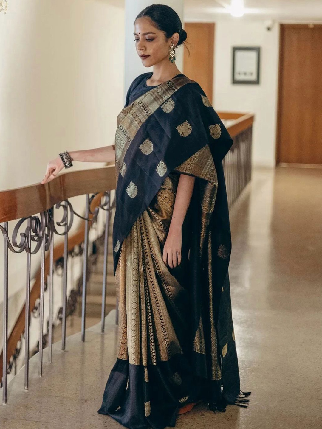 

ZIKARAA Woven Design Zari Pure Silk Banarasi Saree, Black