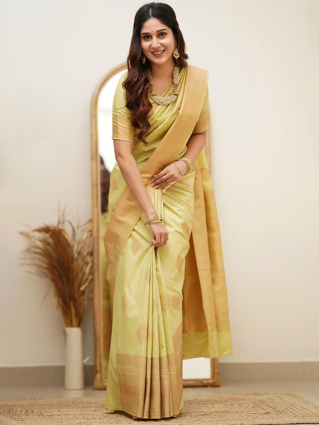

bigben textile Ethnic Motifs Zari Banarasi Saree, Green