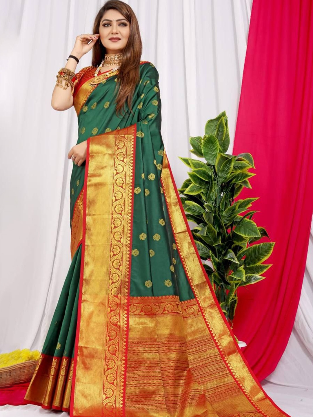 

ZIBLON Woven Design Zari Kanjeevaram Saree, Green