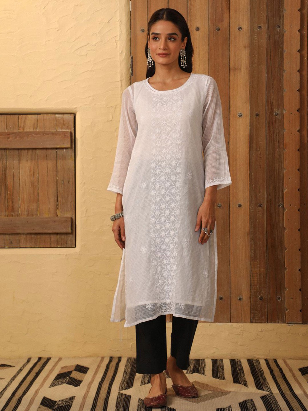 

House Of Chikankari Chikankari Cotton Silk Kurta With Inner, White