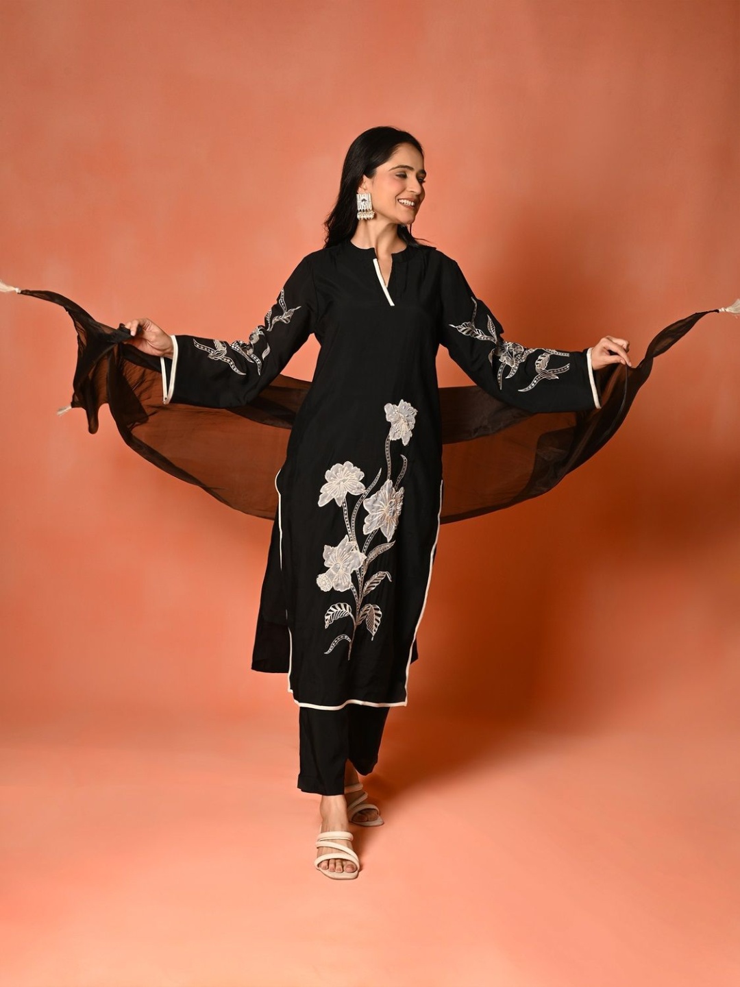 

ISHKIYA Floral Embroidered Straight Thread Work Kurta With Trousers And Dupatta, Black