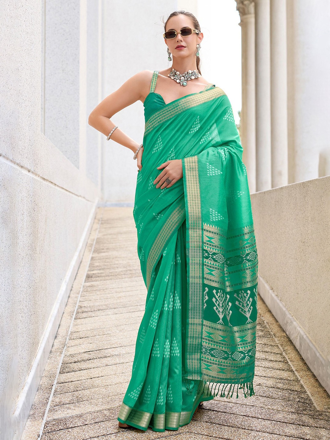 

MySilkLove Woven Design Zari Banarasi Saree, Green