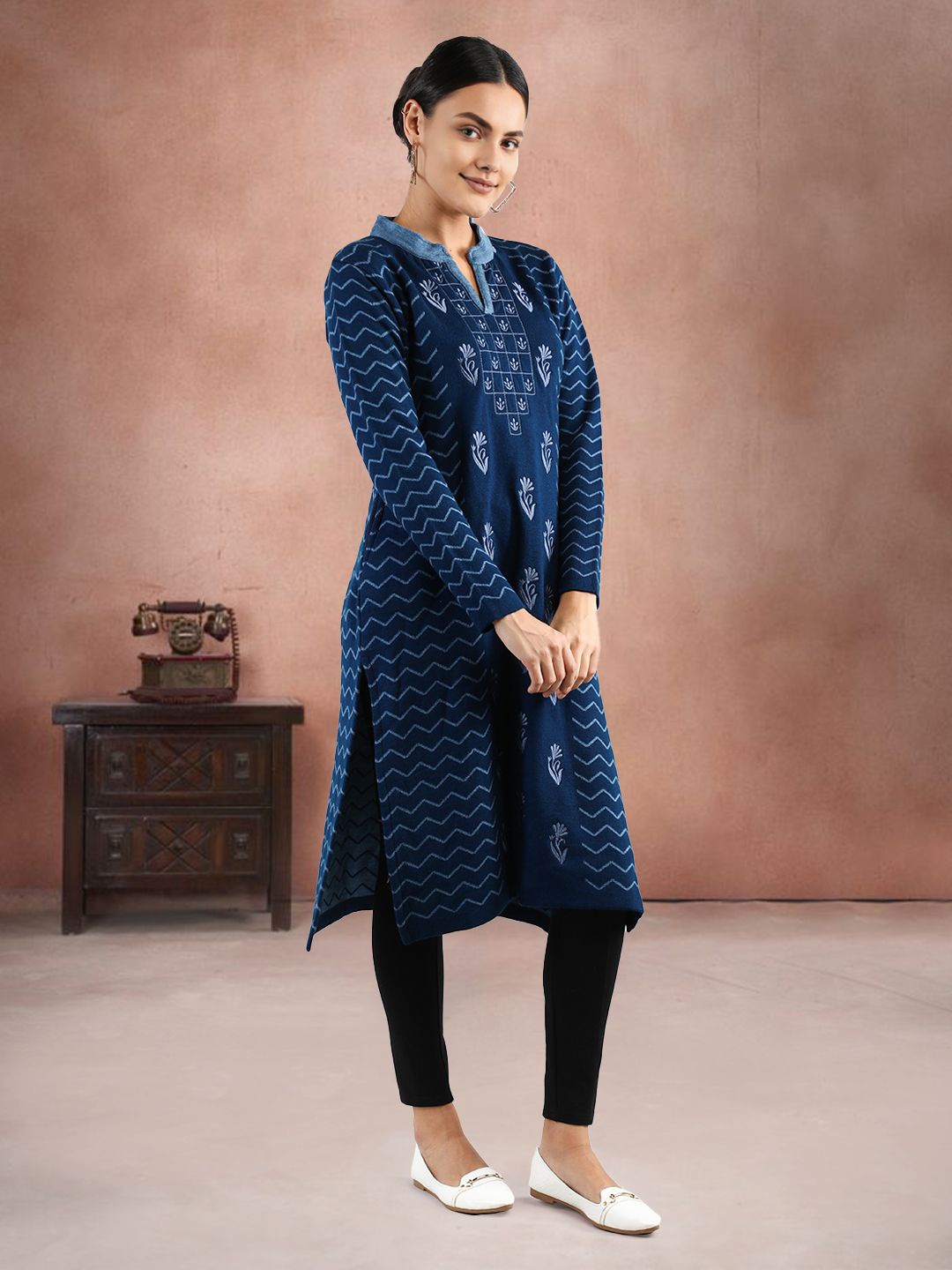 

CHKOKKO Ethnic Motifs Embroidered Mandarin Collar Acrylic Kurta, Blue