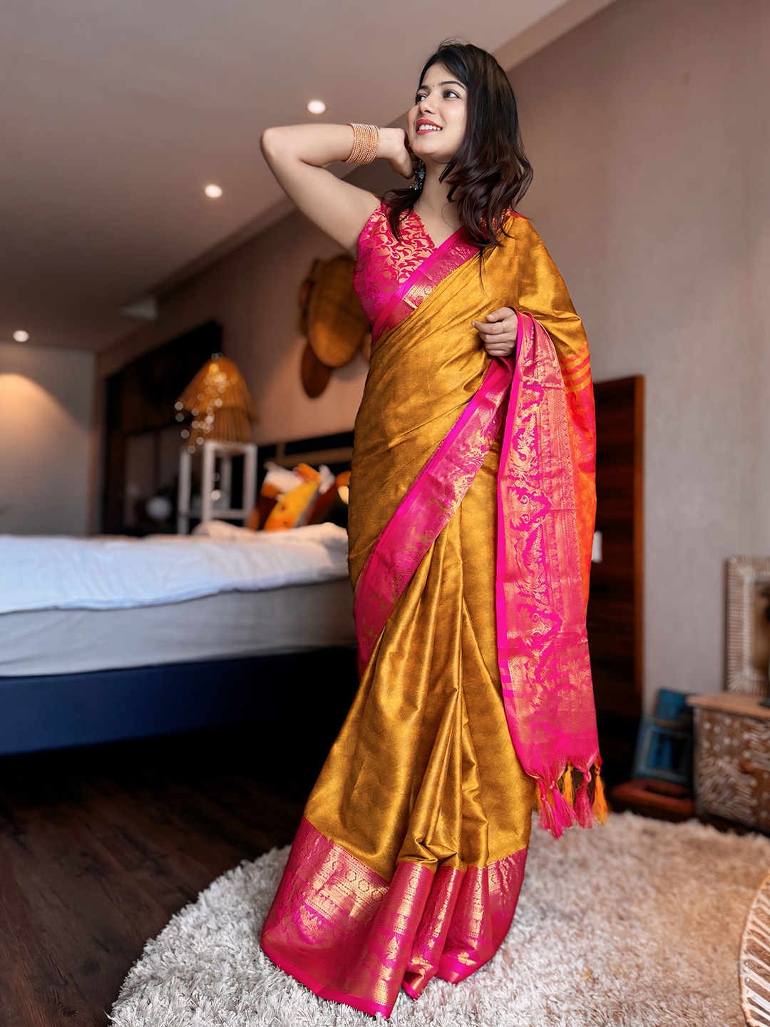 

WINKLECART Woven Design Zari Saree, Gold
