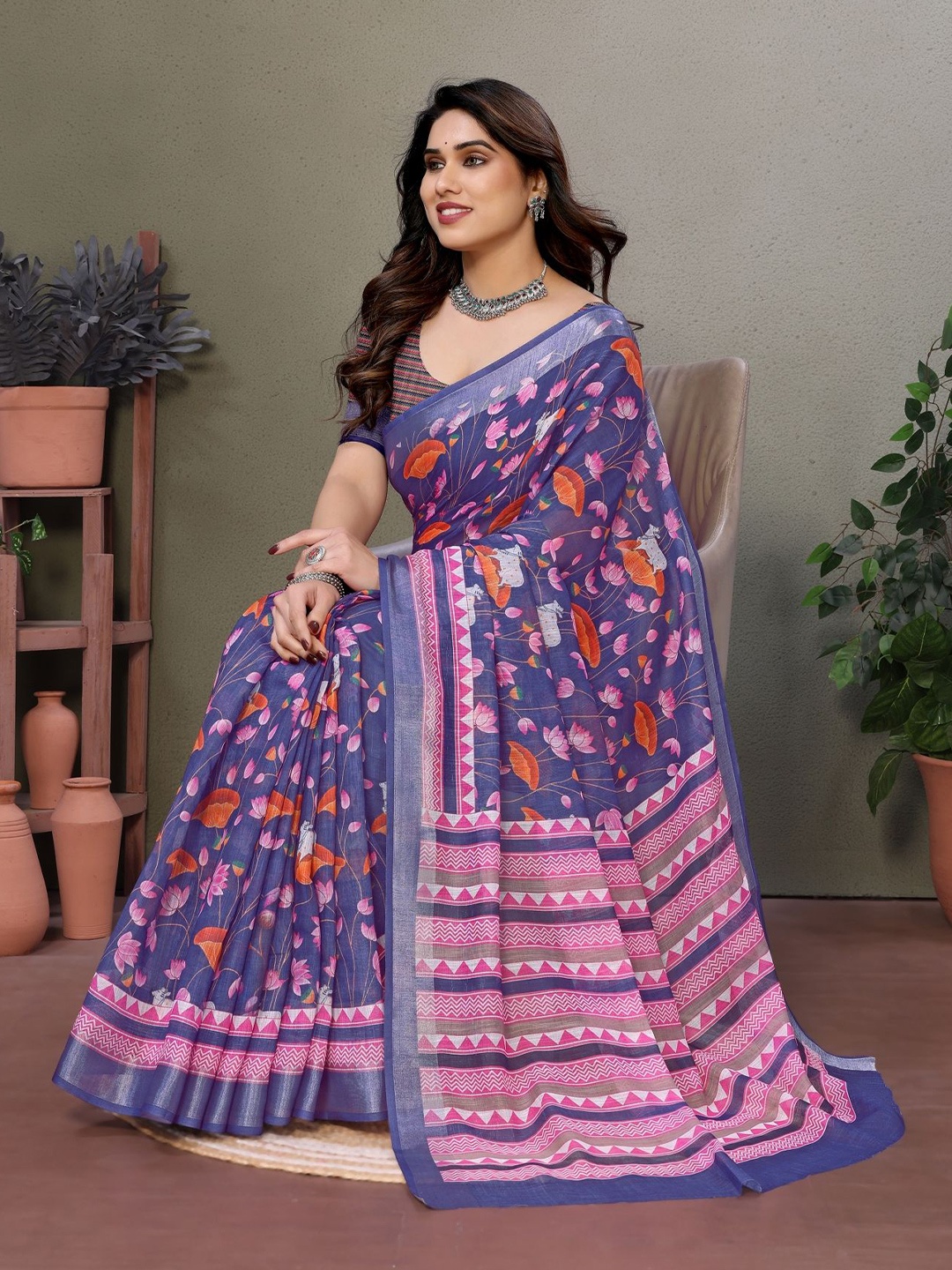 

vj fashion Floral Printed Zari Saree, Pink