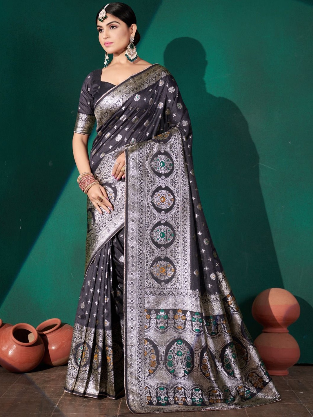 

Aagiri Woven Design Zari Pure Silk Banarasi Saree, Black