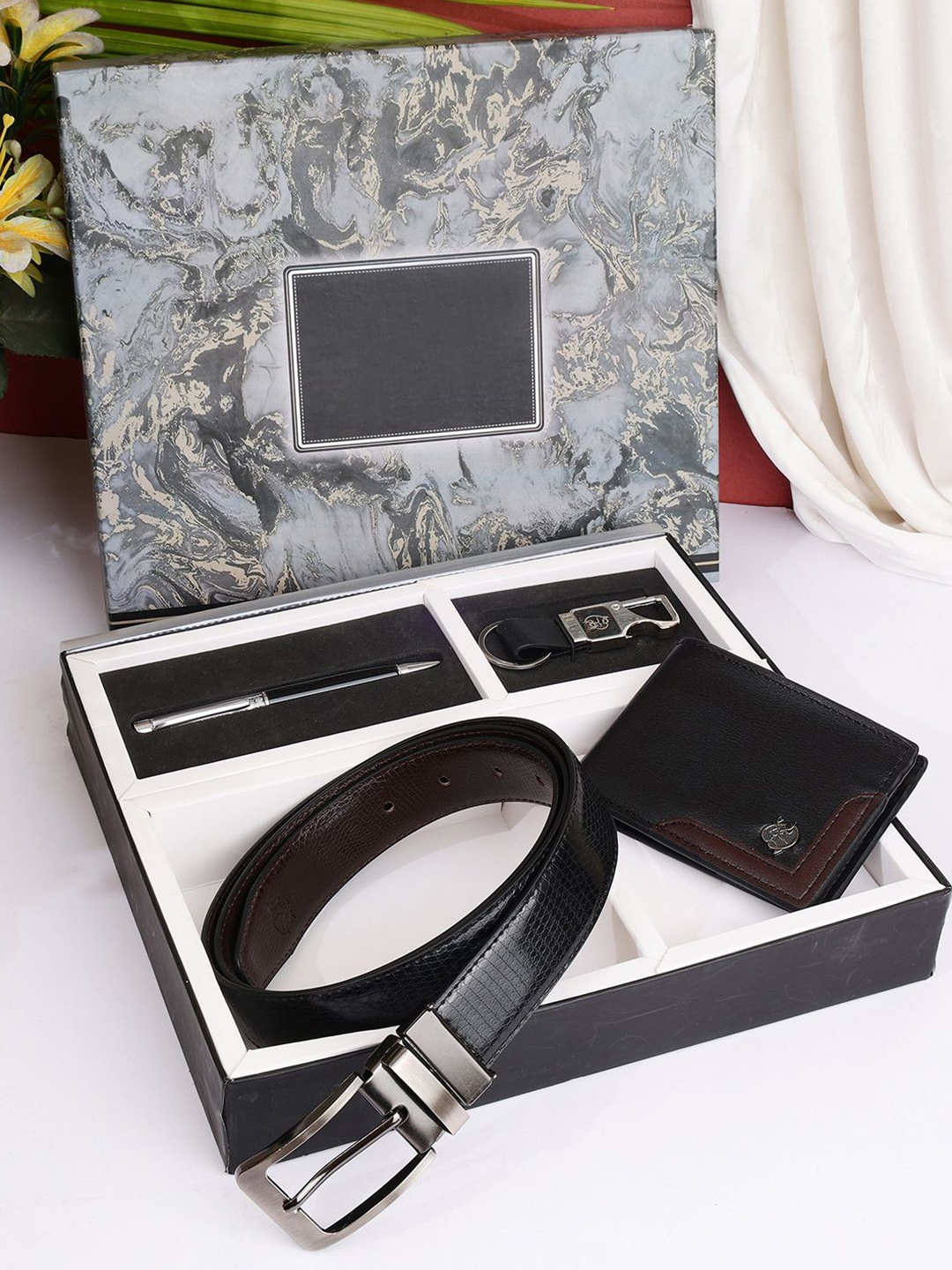 

SAZARA Men Reversiable Belt , Wallet, Keychain and Pen Gift Set Comes with a box, Black
