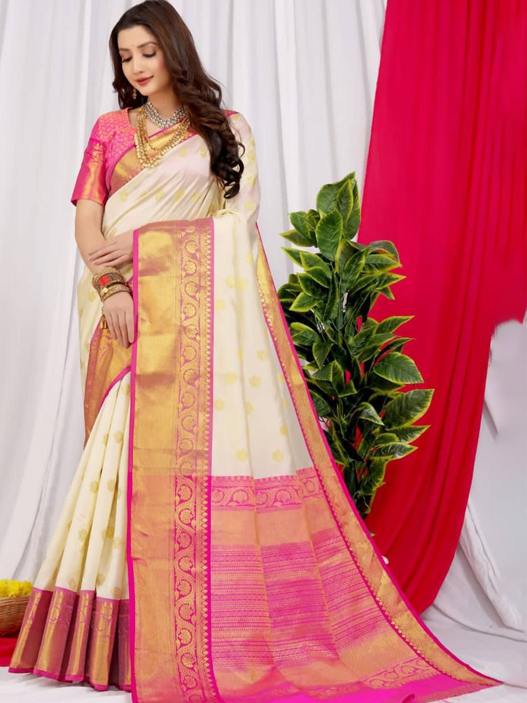 

ZIBLON Ethnic Motifs Woven Design Zari Kanjeevaram Saree, White