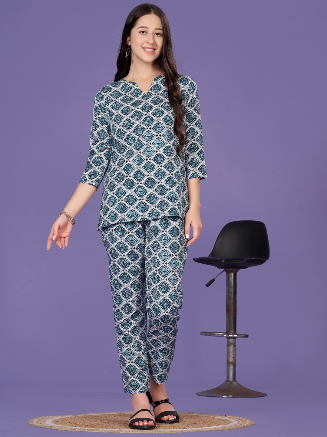 

Vegles Printed V-Neck Tunic With Trouser, Blue