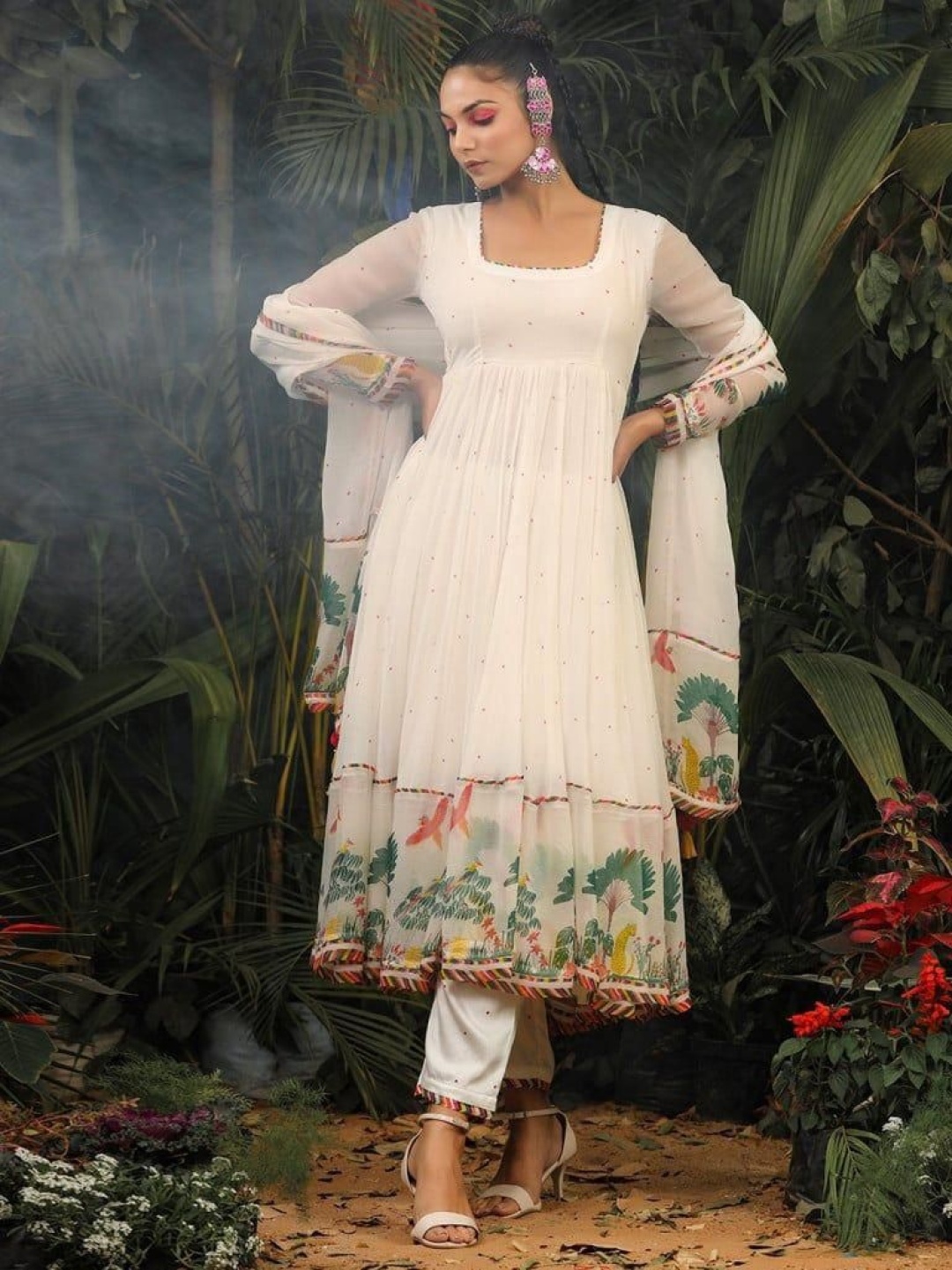 

IZIBRA Women Floral Printed Regular Kurti with Trousers & With Dupatta, White
