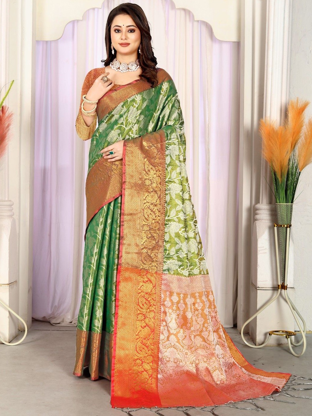 

Jhilmil Fashion Woven Design Zari Pure Silk Kanjeevaram Saree, Green