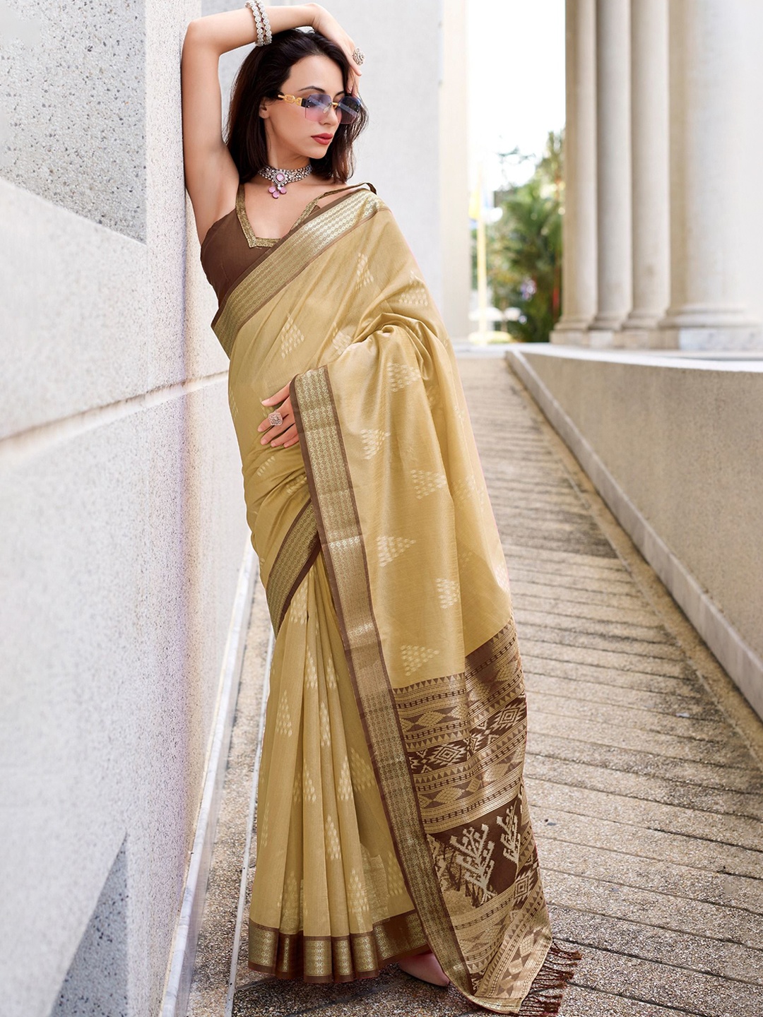 

MySilkLove Ethnic Motifs Woven Design Banarasi Saree, Cream