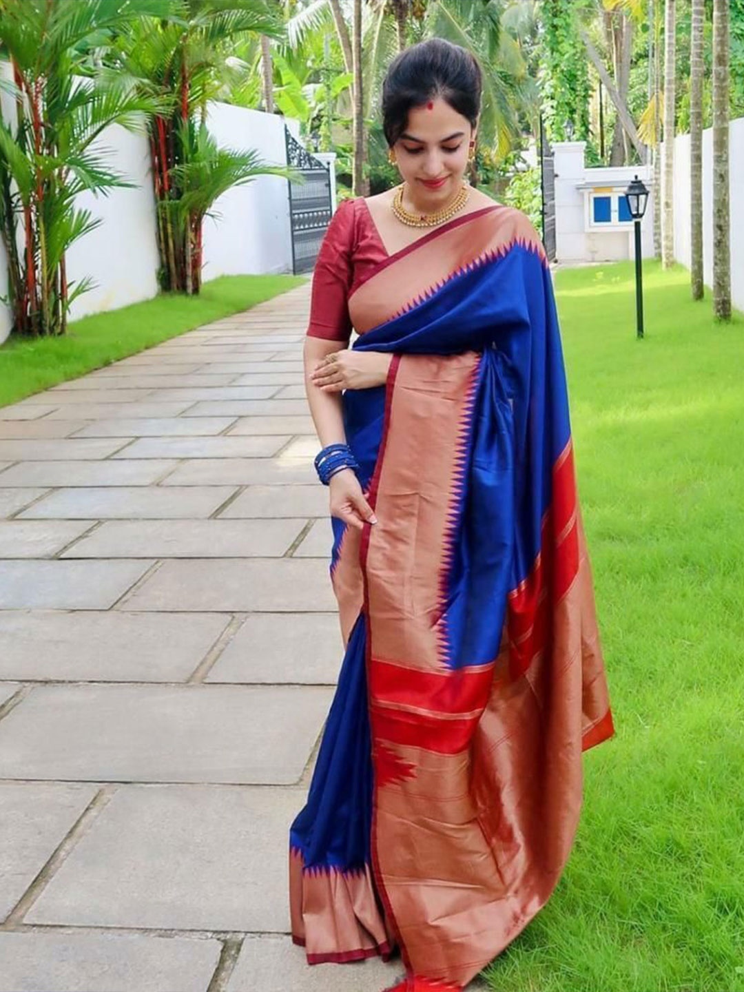

Upalksh Zari Pure Cotton Banarasi Saree, Blue