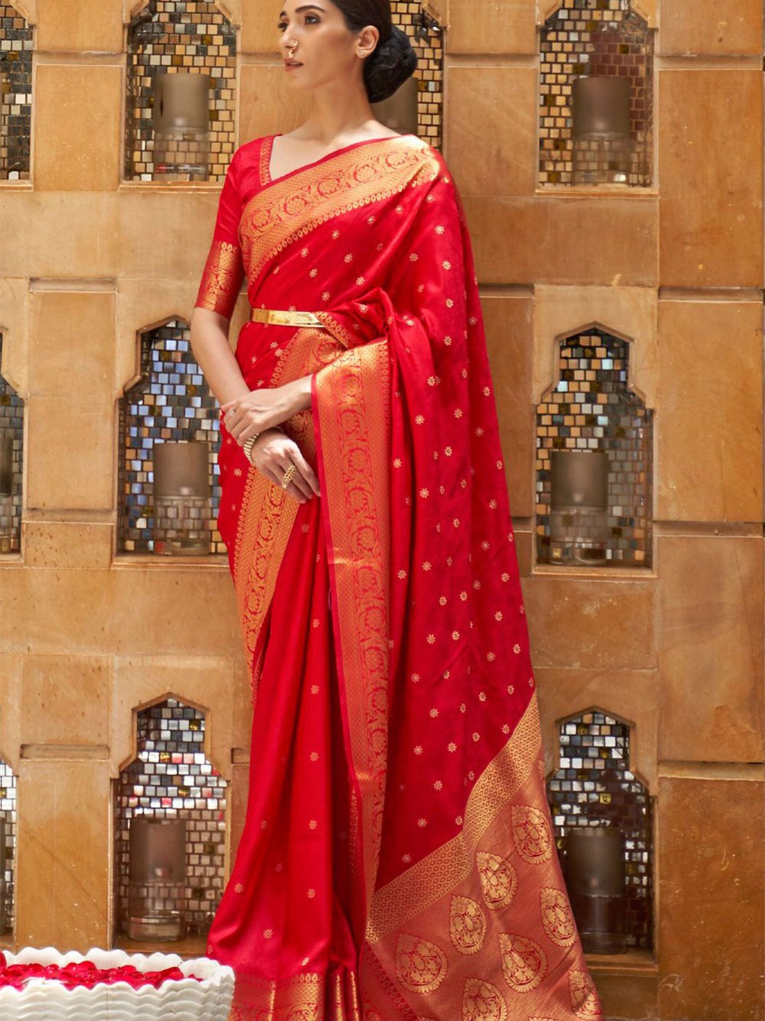 

PEENGAX Ethnic Motifs Woven Design Zari Kanjeevaram Saree, Red