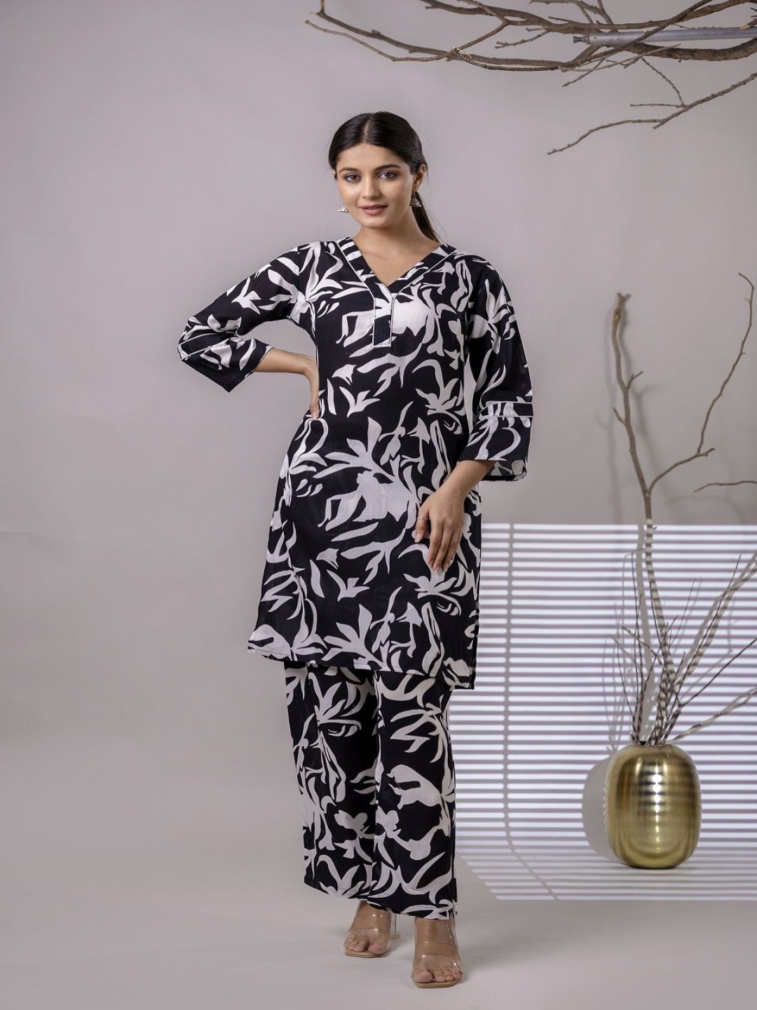 

Anouk Black & White Floral Printed V-Neck Pure Cotton Tunic & Trouser