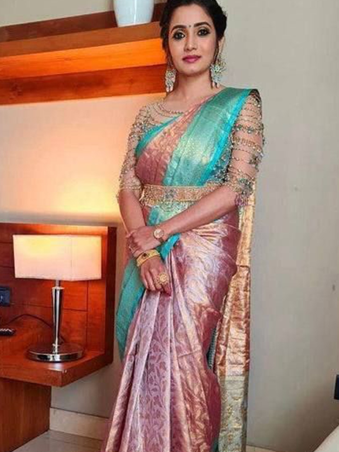 

Upalksh Woven Design Zari Banarasi Saree, Pink