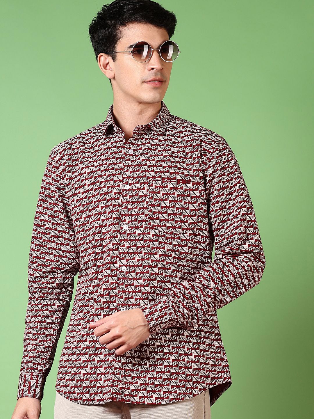 

V-Mart Men Spread Collar Geometric Printed Cotton Casual Shirt, Maroon