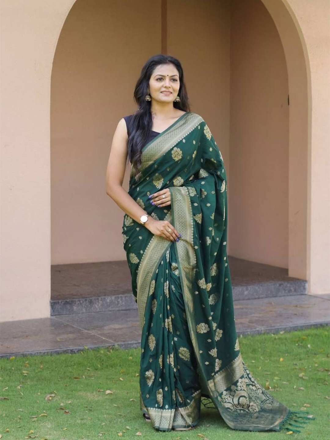 

Upalksh Woven Design Zari Kanjeevaram Saree, Green