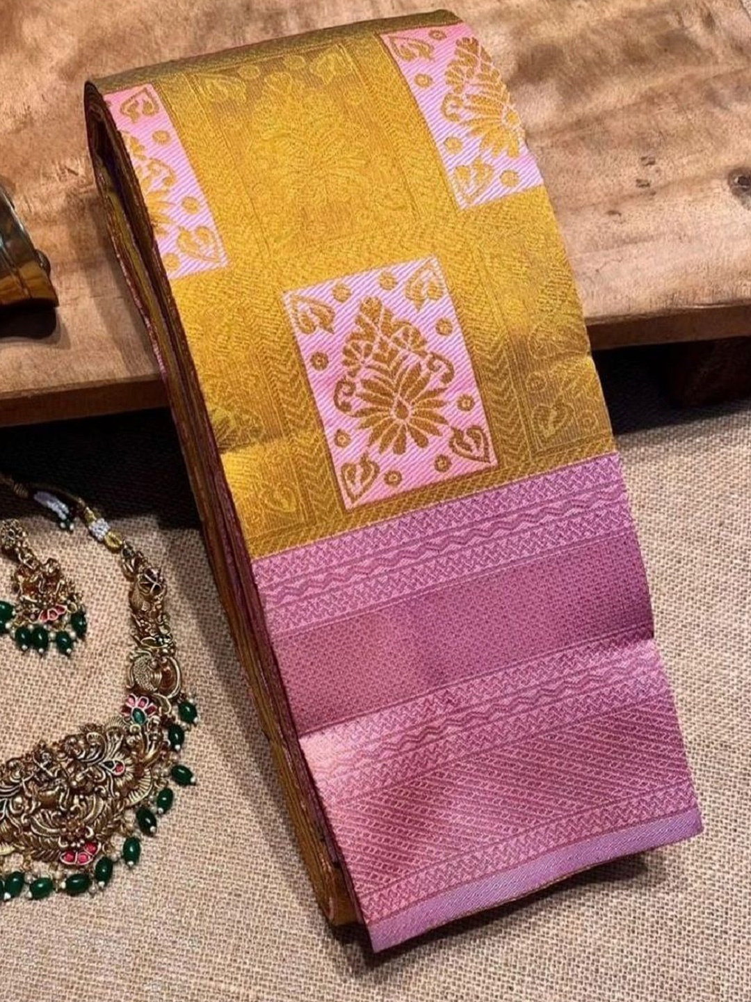 

Aika Woven Design Pure Silk Banarasi Saree, Pink