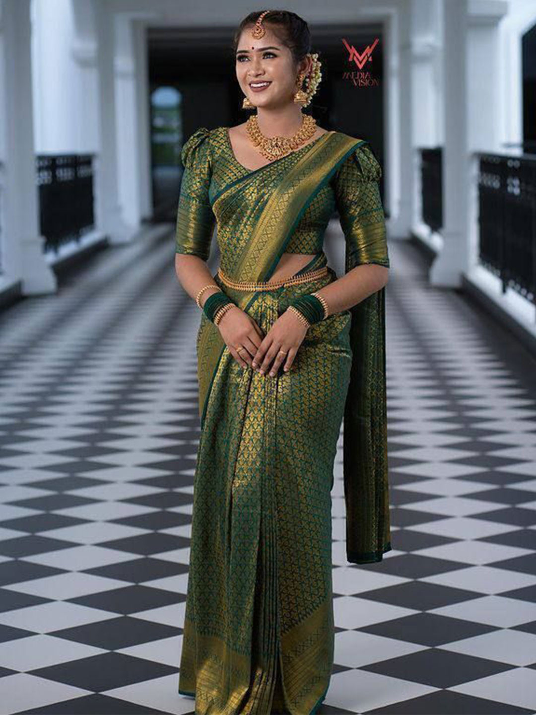 

Upalksh Ethnic Motifs Woven Design Zari Kanjeevaram Saree, Green