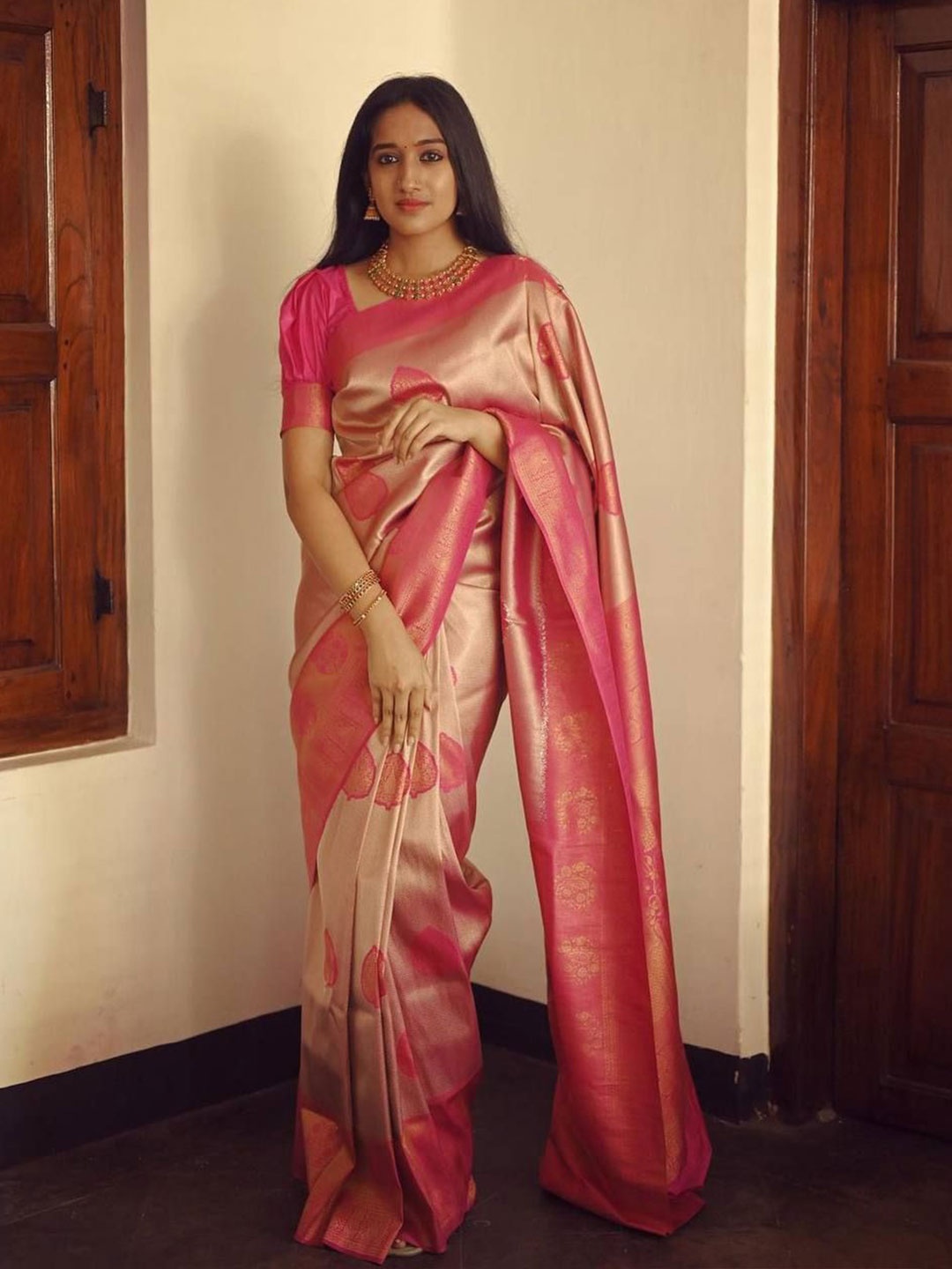 

Upalksh Woven Design Zari Banarasi Saree, Pink