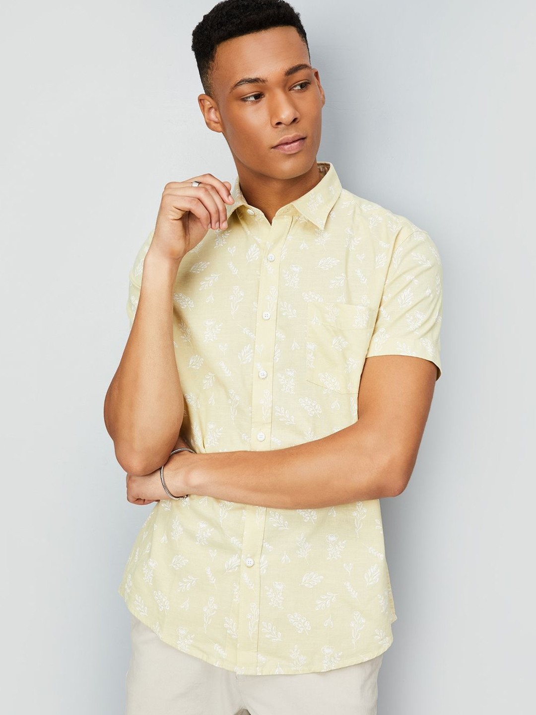 

max Men Spread Collar Floral Printed Cotton Casual Shirt, Yellow