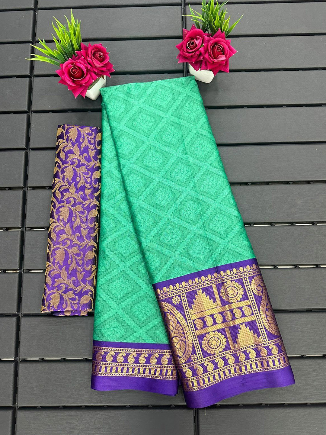 

Aika Pure Silk Banarasi Saree, Gold