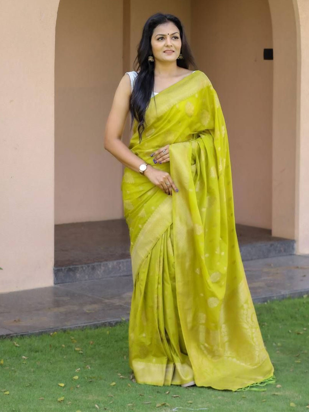 

Upalksh Woven Design Zari Kanjeevaram Saree, Green