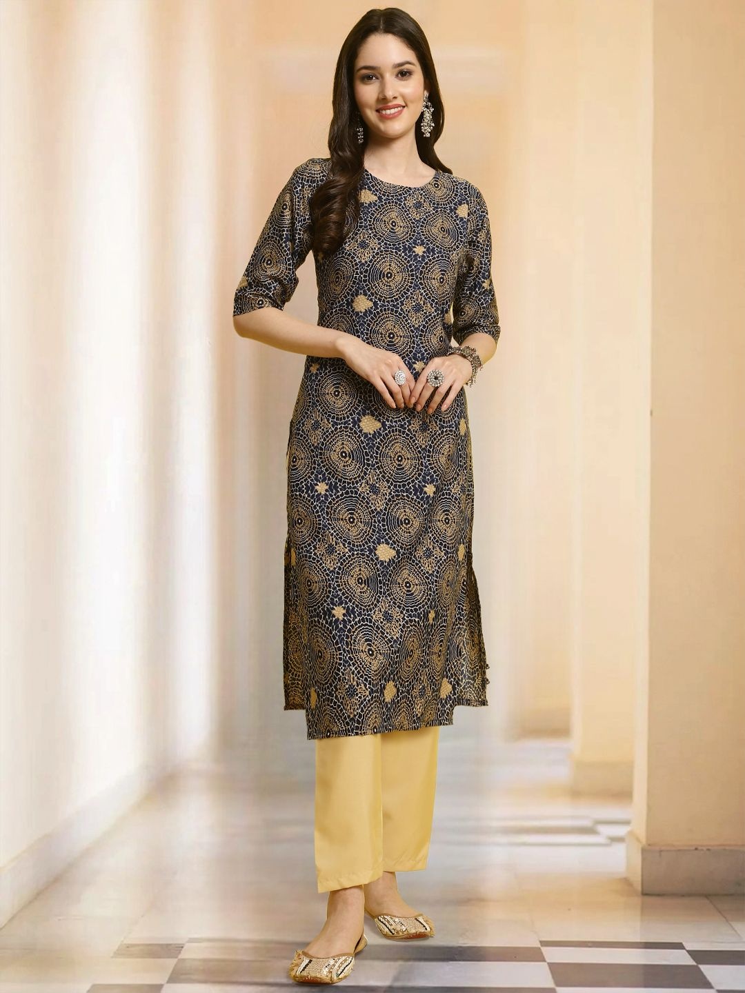 

7Threads Selection Of 2 Ethnic Motifs Printed Round Neck Straight Kurta With Trousers, Red