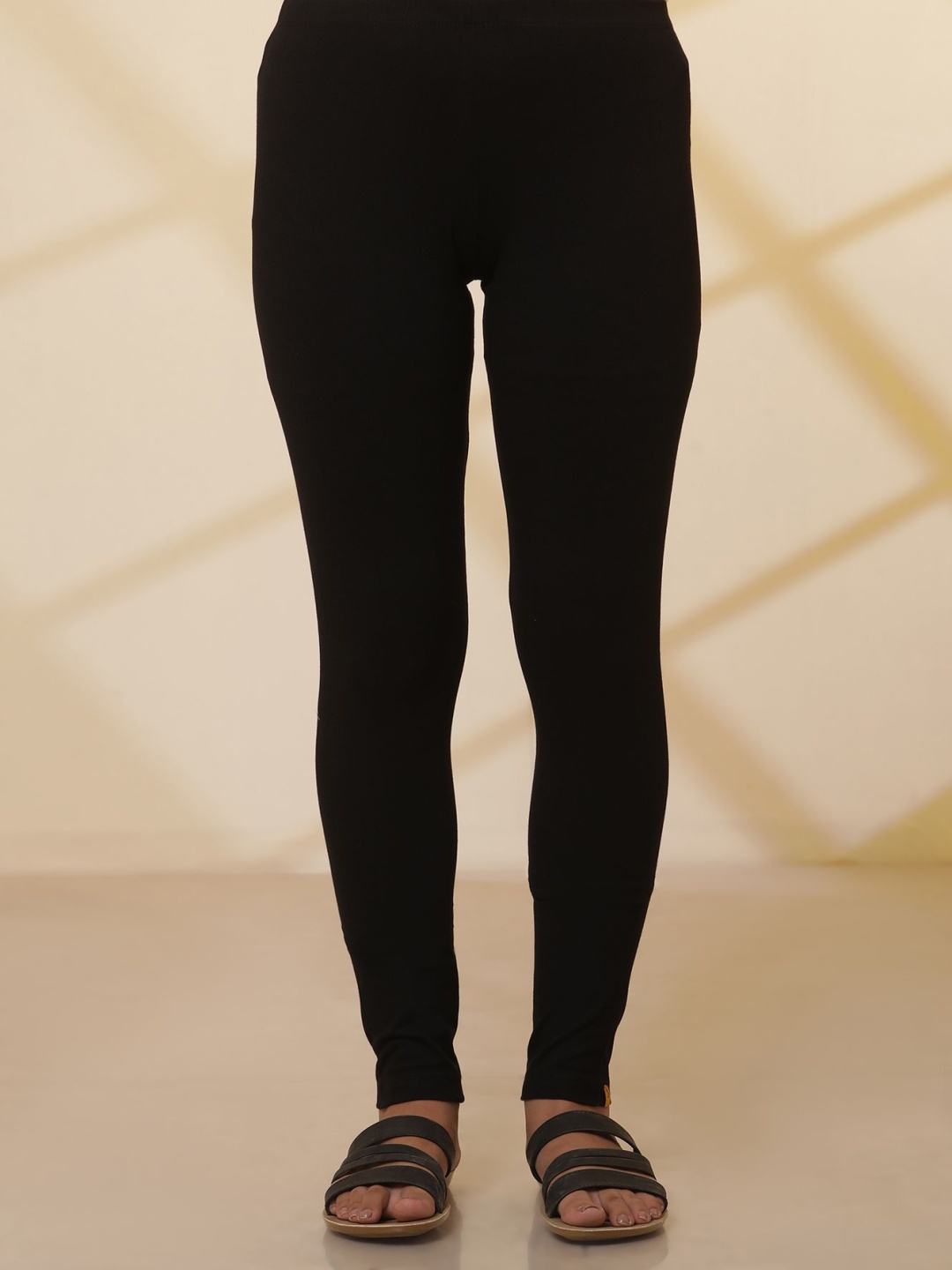 

AURELIA Women Skinny Fit Ankle Length Leggings, Black