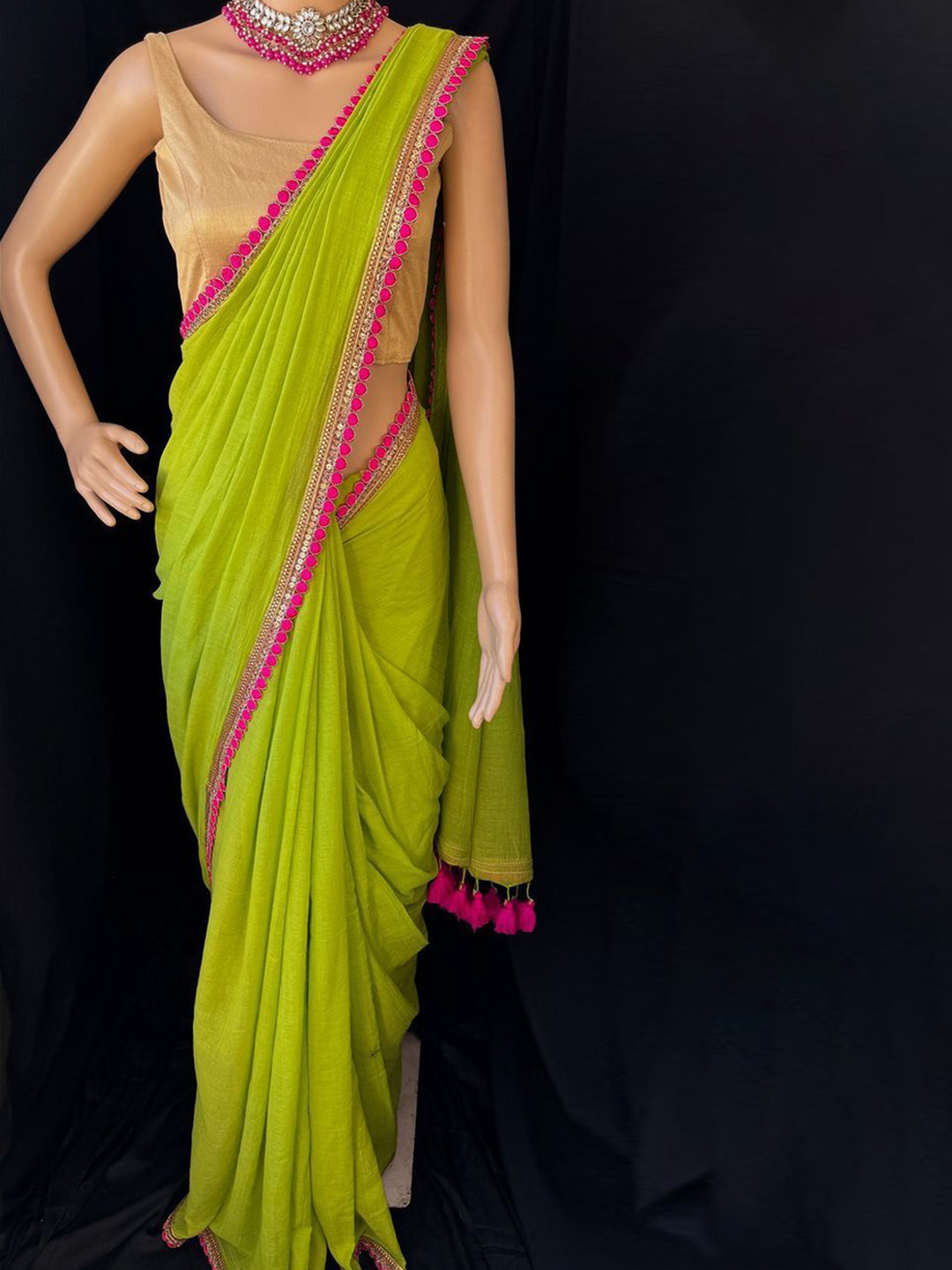 

Aika Women Pure Silk Saree With Blouse Piece, Green