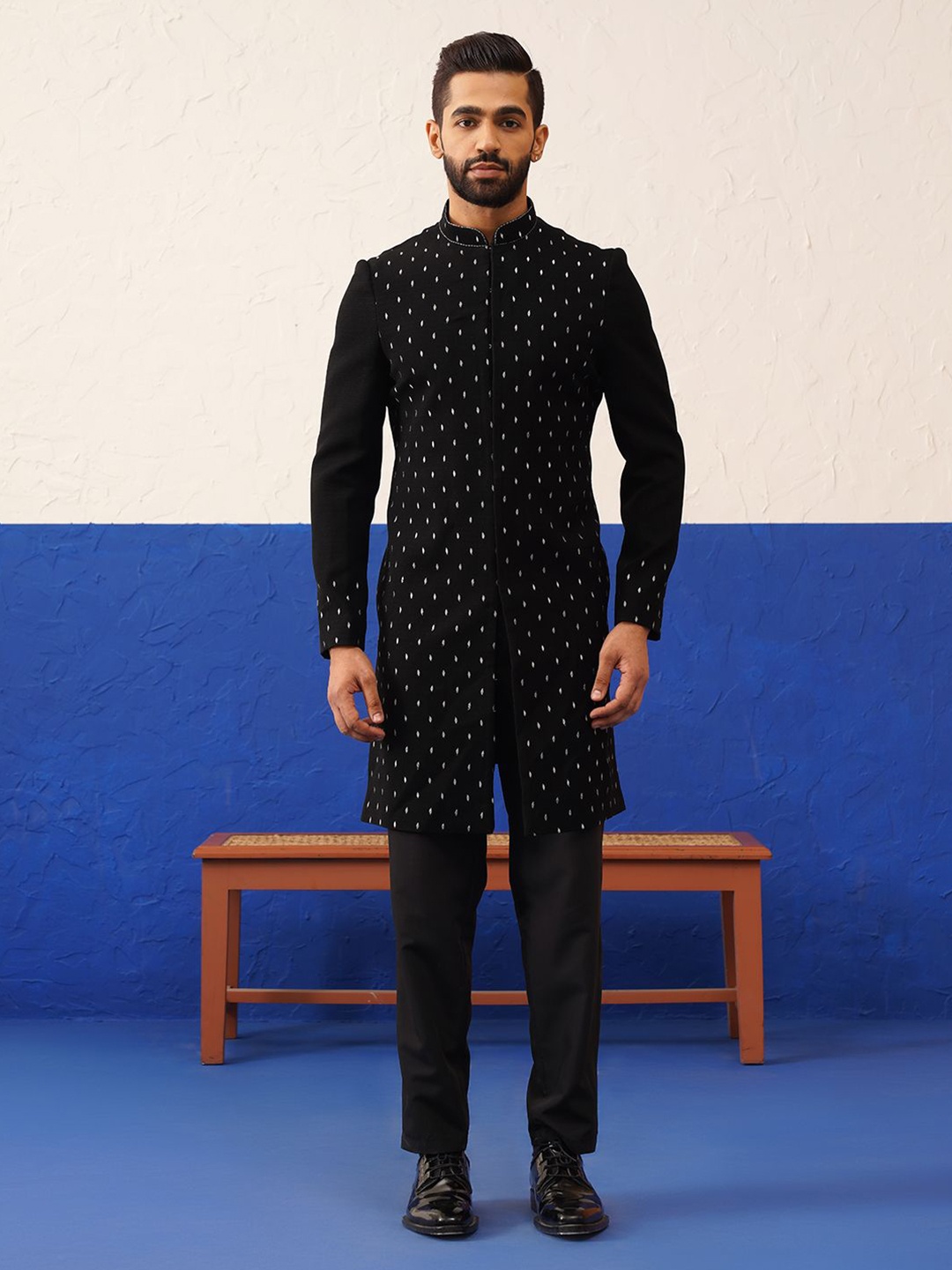 

TheEthnic.Co Men Geometric Embroidered Regular Thread Work Pure Cotton Kurta With Trousers, Black