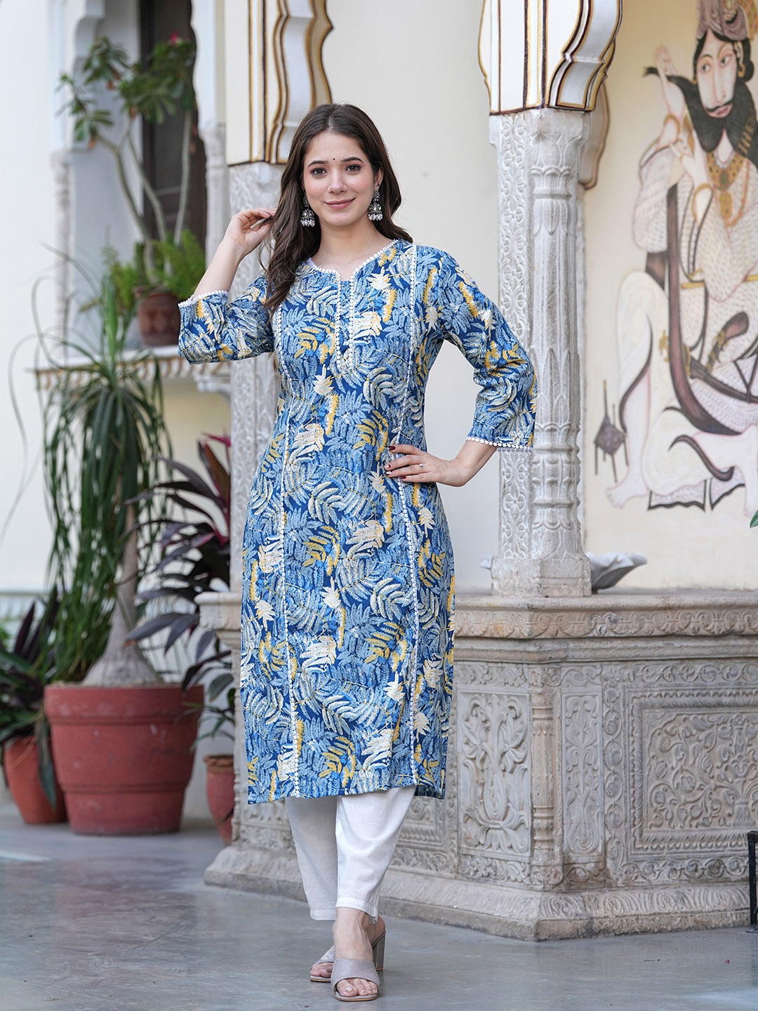 

PHYSIL Floral Printed Panelled Notch Neck Cotton Straight Kurta, Blue