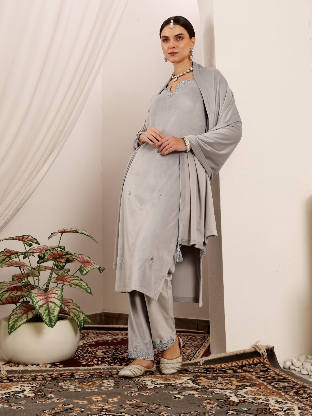 

Lative Colours of Fashion Floral Embroidered Velvet Straight Kurta With Trouser & Dupatta, Grey