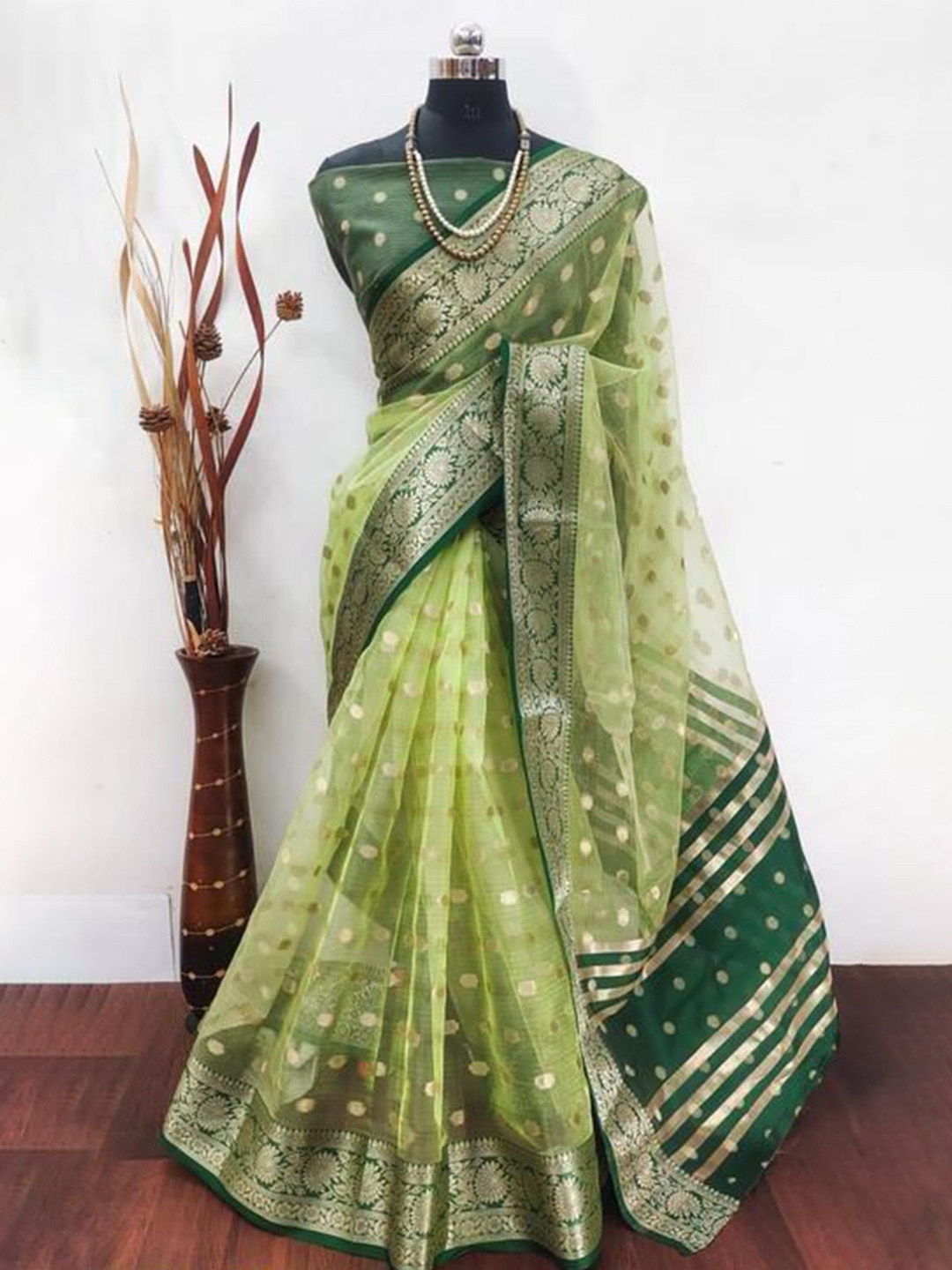 

Aika Ethnic Motifs Woven Design Zari Organza Saree, Green