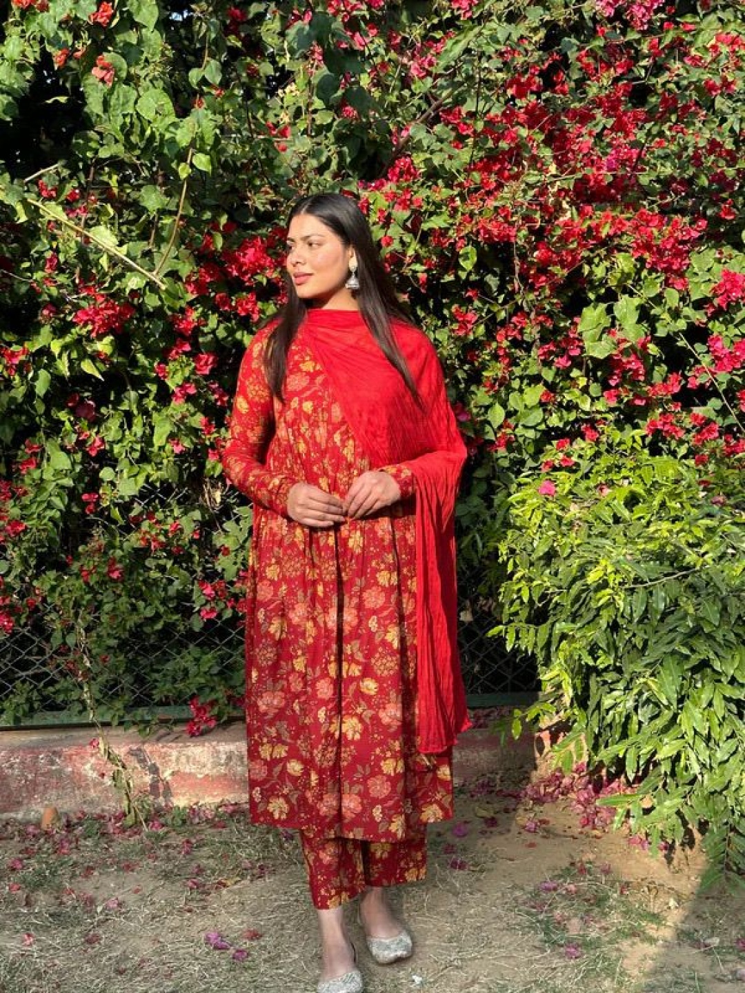 

JONAYA Floral Printed V Neck Pure Cotton Empire Anarkali Kurta With Trousers And Dupatta, Red