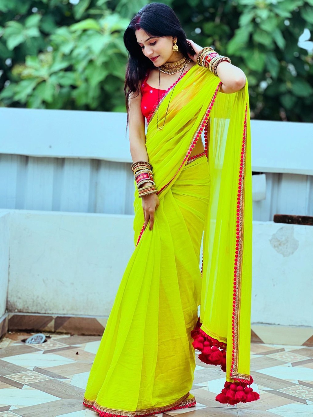 

Aika Embroidered Pure Georgette Saree, Green