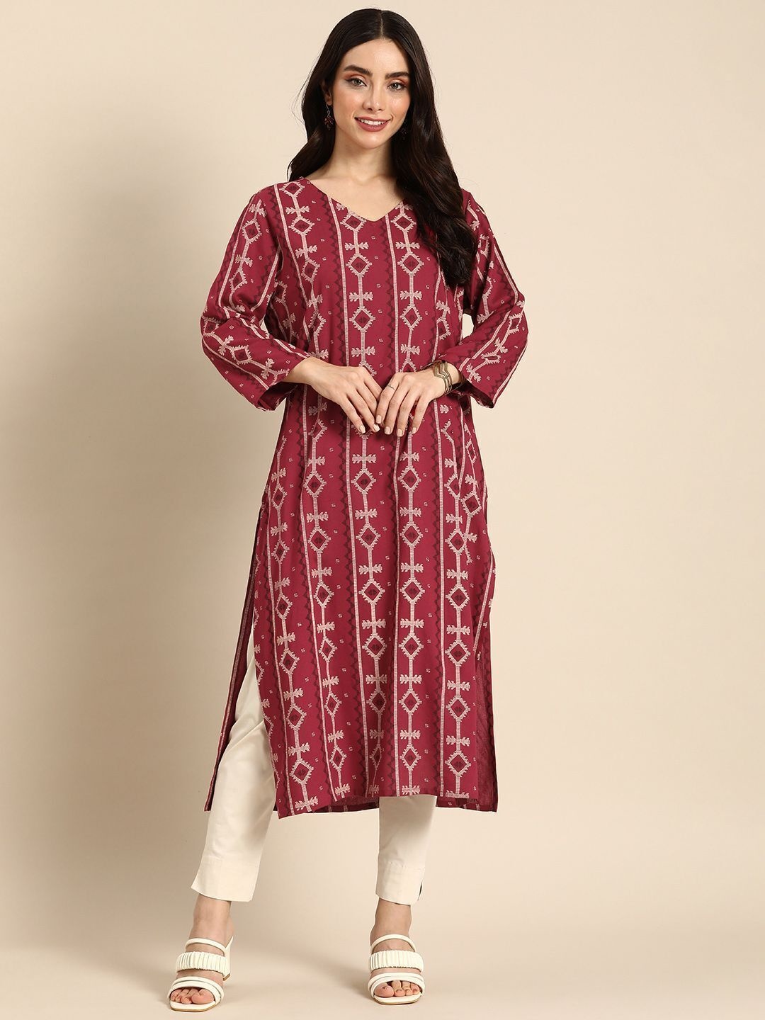 

PHYSIL Geometric Printed V-Neck Pure Cotton Straight Kurta, Maroon