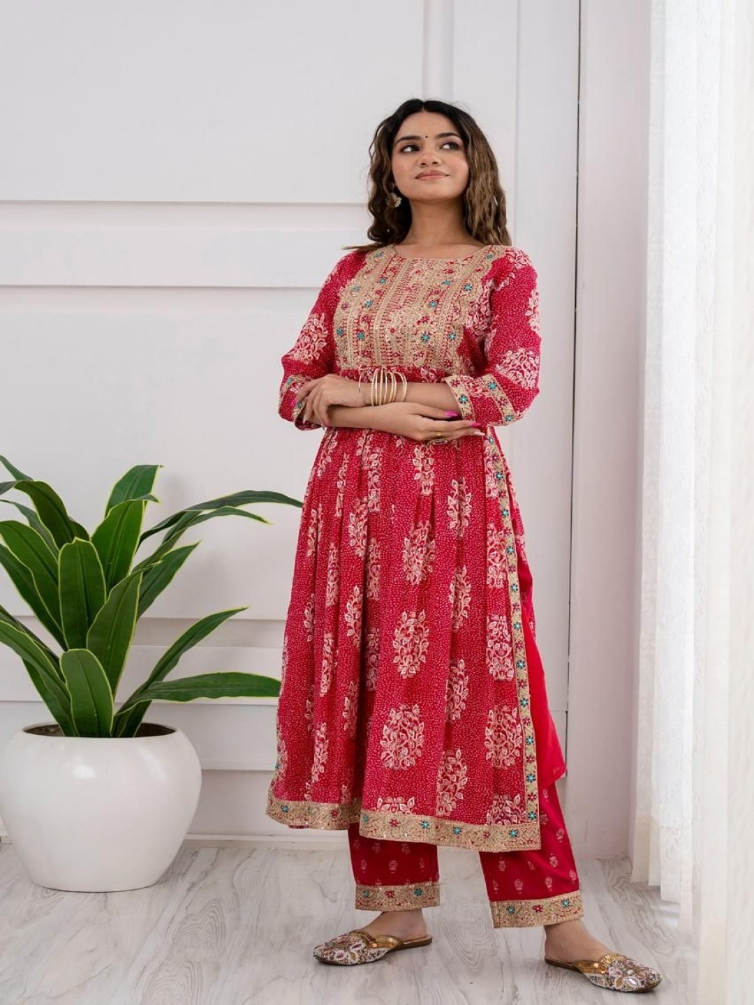 

Gauric creation Women Floral Printed Regular Kurta with Trousers & With Dupatta, Pink