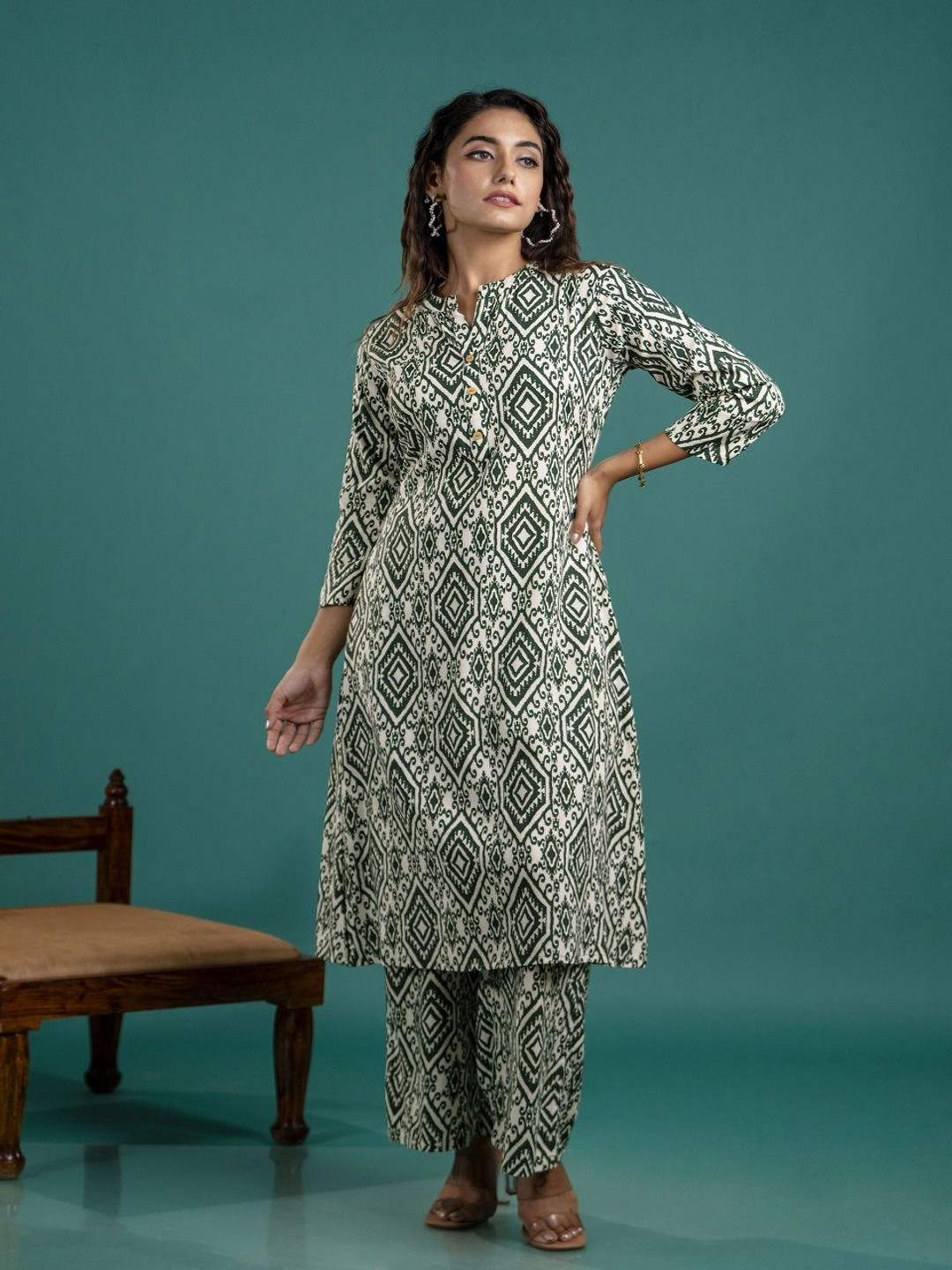 

Anouk Green And White Geometric Printed Pure Cotton Mandarin Collar Tunic With Trouser