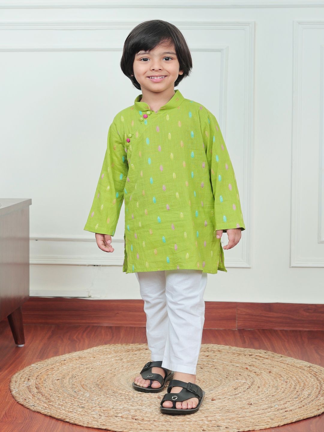 

Polka Tots Boys Ethnic Motifs Woven Design Mandarin Collar Pure Cotton Kurta With Pyjamas, Green