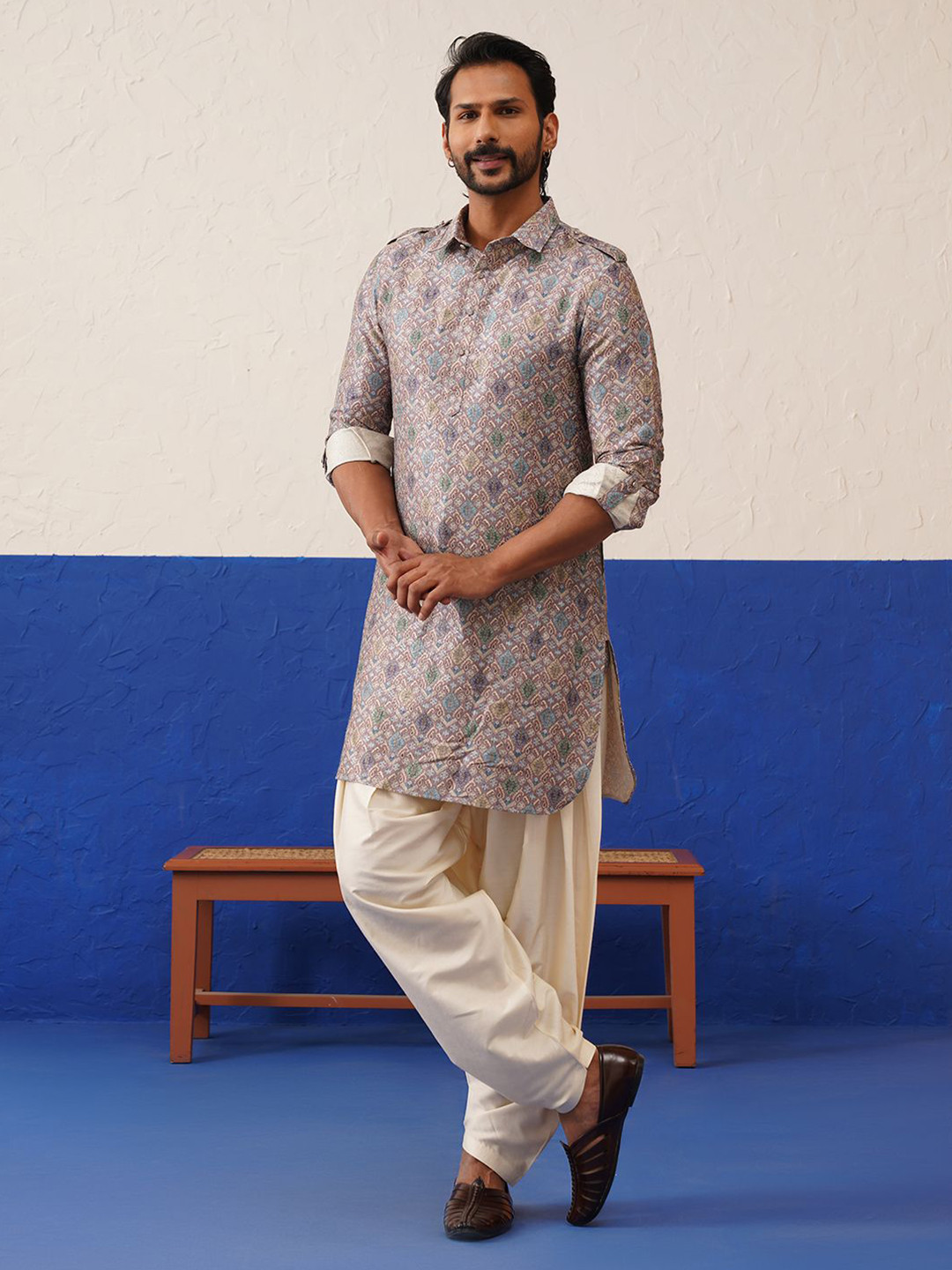 

TheEthnic.Co Men Ethnic Motifs Printed Roll-Up Sleeves Pure Cotton Kurta With Patiala, Purple