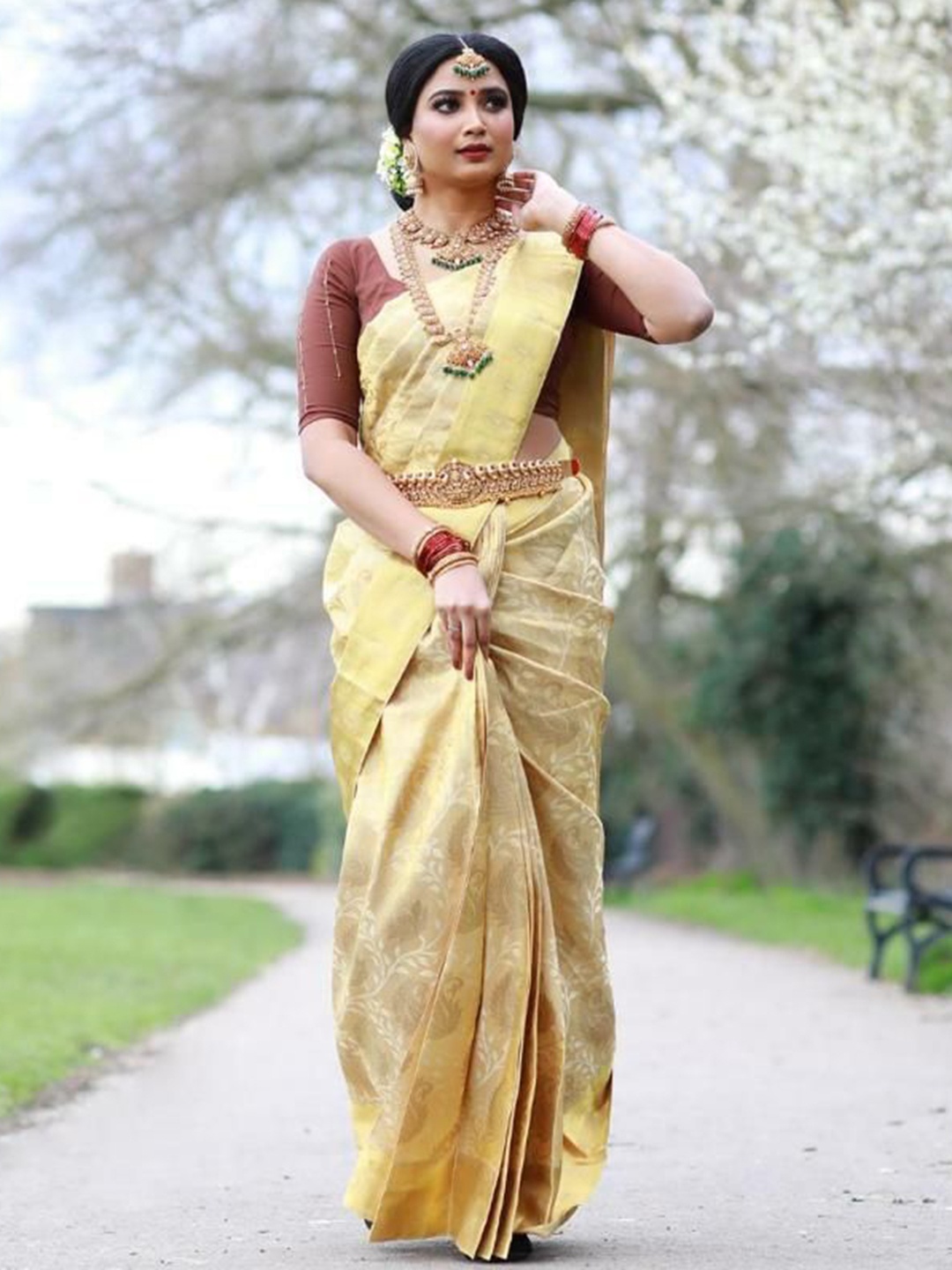 

Upalksh Woven Design Zari Banarasi Saree, Yellow