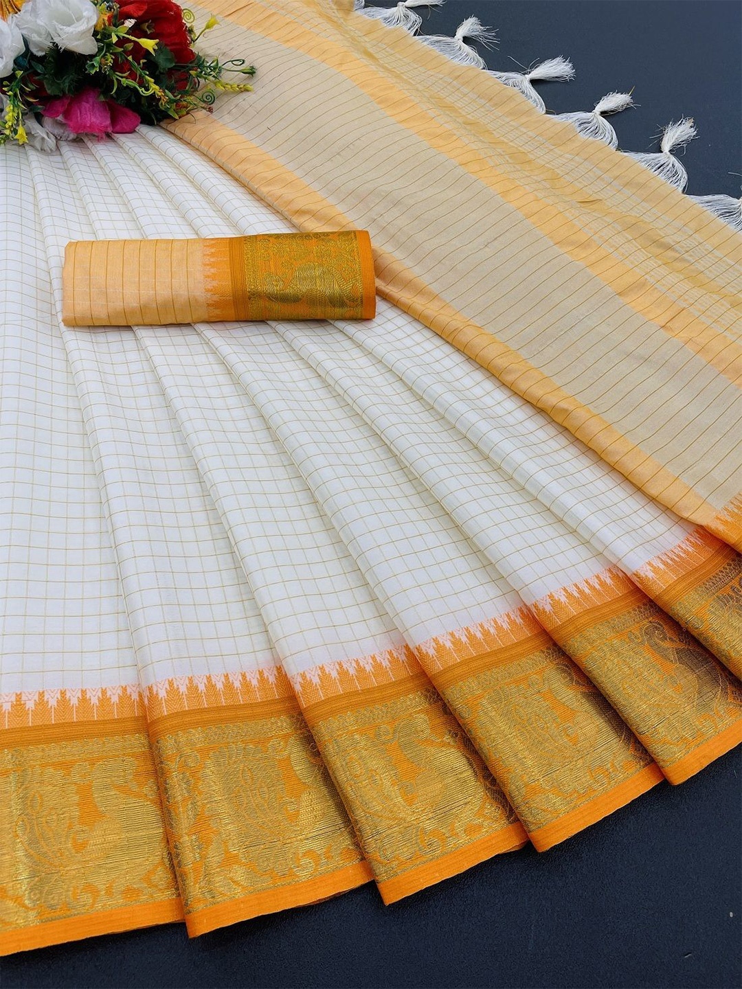 

Aika Checked Zari Pure Silk Chanderi Saree, Yellow