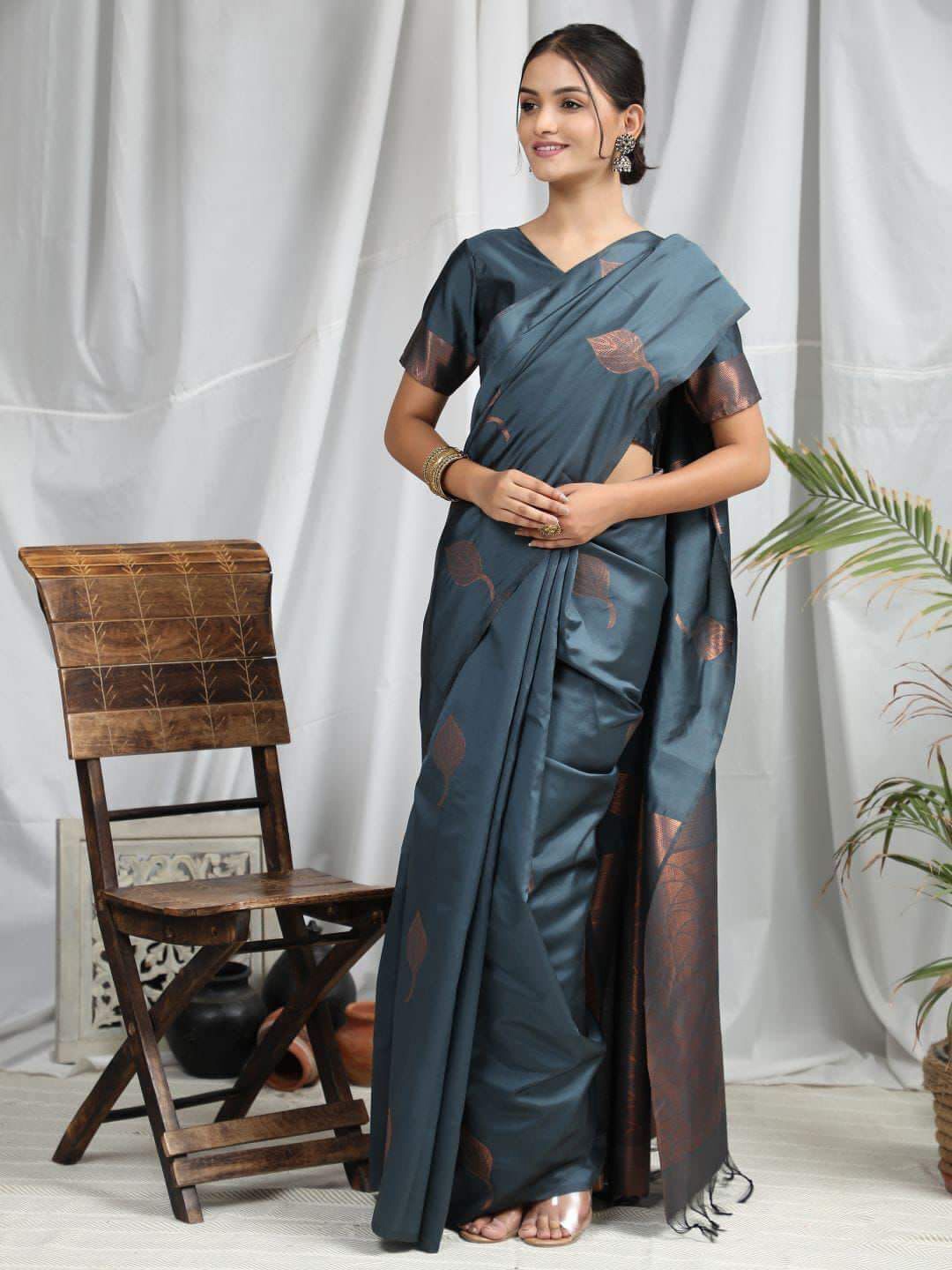 

Upalksh Woven Design Zari Pure Cotton Paithani Saree, Grey