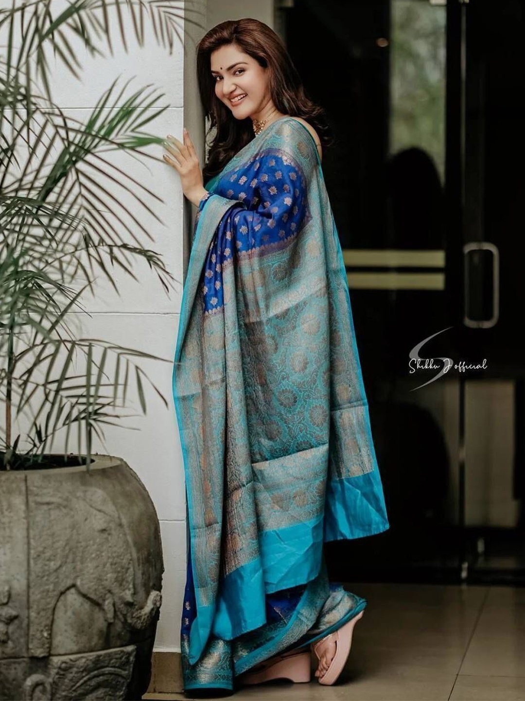 

Upalksh Woven Design Zari Pure Cotton Jamdani Saree, Blue