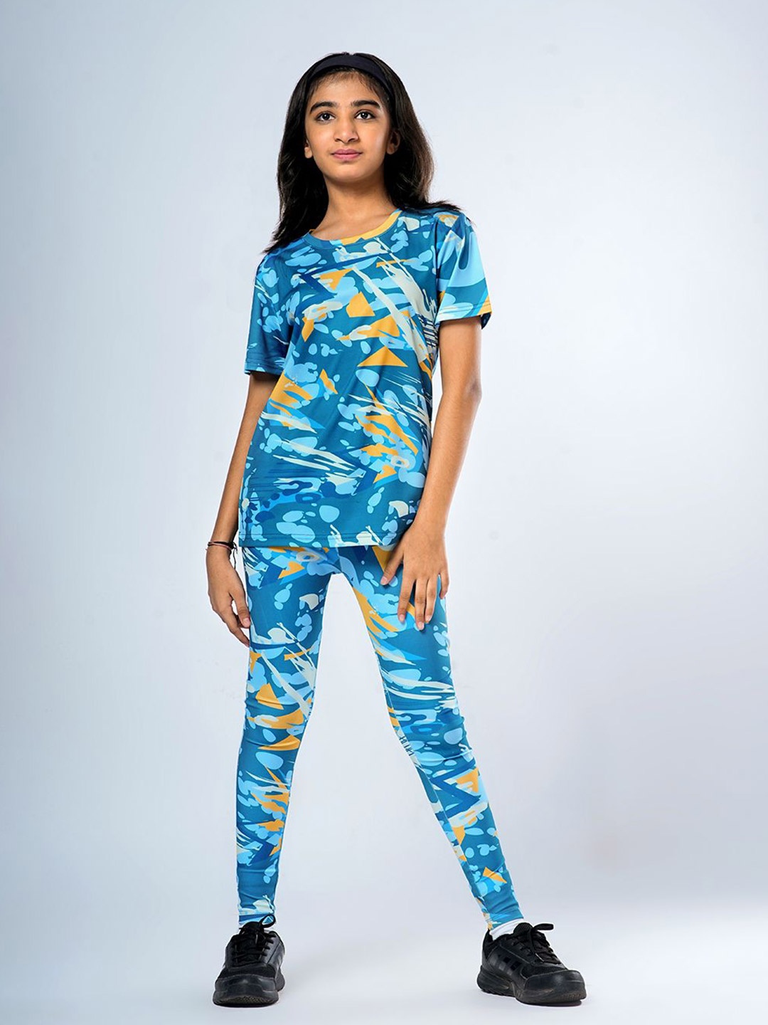 

UMILDO Girls Printed Round Neck T-Shirt With Leggings, Blue