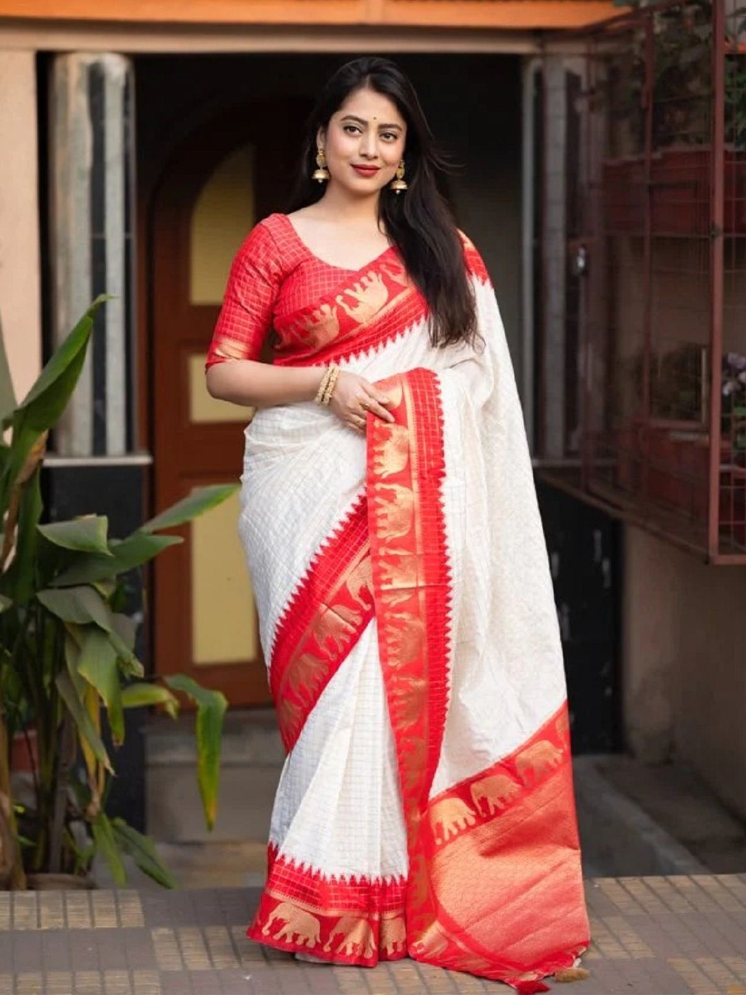 

Aika Women Woven Design Pure Georgette Saree, White