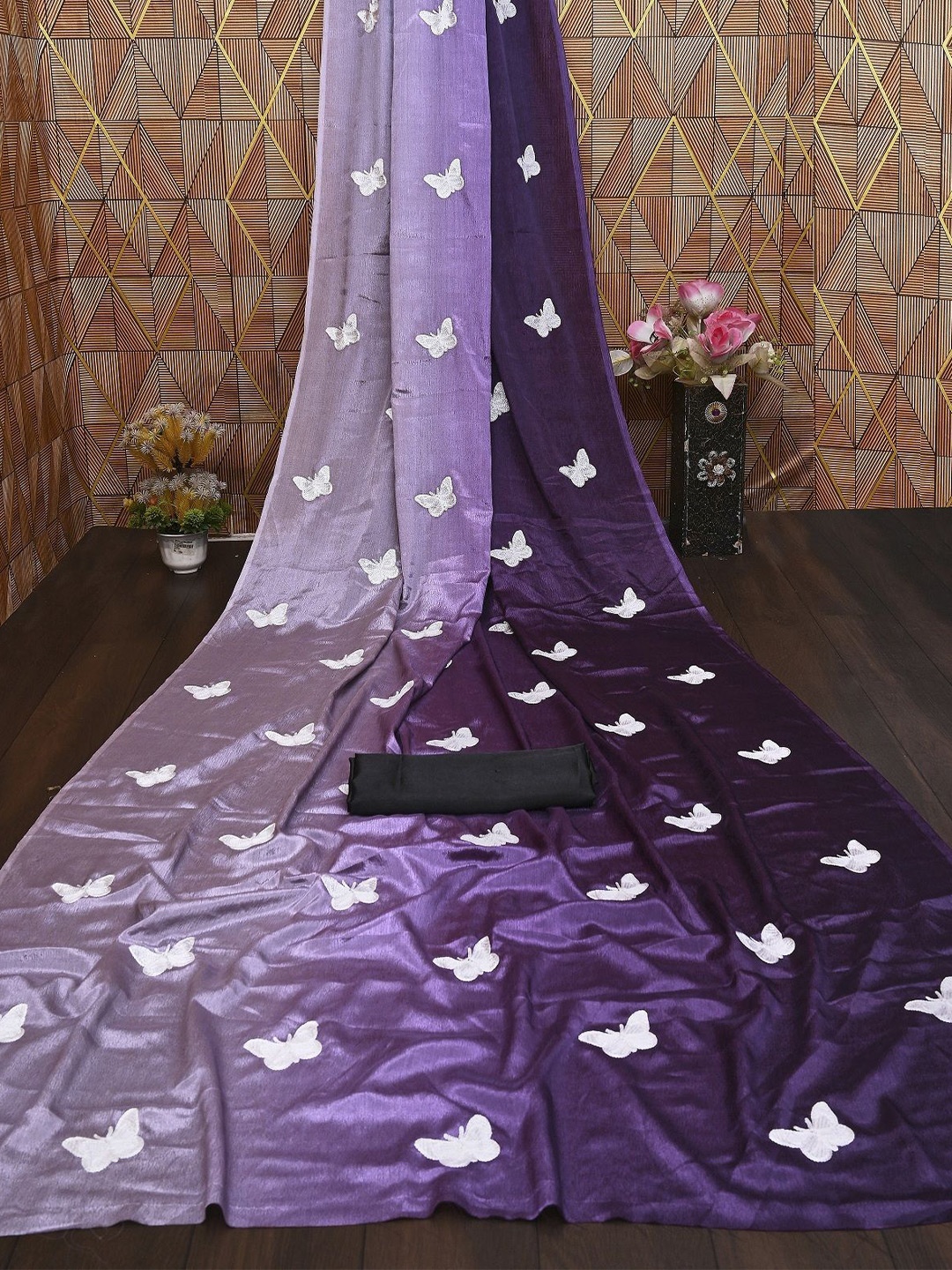 

Aika Embellished Sequinned Pure Silk Banarasi Saree, Purple